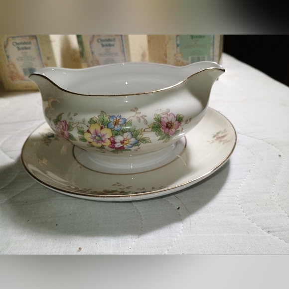 Heinrich & Co Selb Bavaria Germany Floral Gravy Boat with Attached Saucer HC206 - Picture 4 of 6
